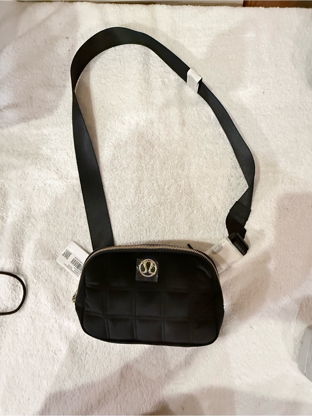 Lululemon Everywhere Belt Bag 1L in Quilted Velour, Black/Gold. 